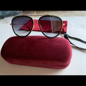 Unisex aviator Gucci sunglasses..